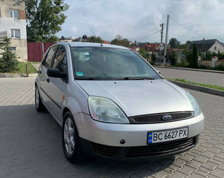 Серый Форд Фиеста, объемом двигателя 1.25 л и пробегом 290 тыс. км за 3600 $, фото 4 на Automoto.ua