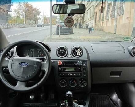 Серый Форд Фиеста, объемом двигателя 1.3 л и пробегом 300 тыс. км за 2900 $, фото 4 на Automoto.ua