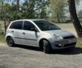 Серый Форд Фиеста, объемом двигателя 1.4 л и пробегом 287 тыс. км за 3500 $, фото 3 на Automoto.ua