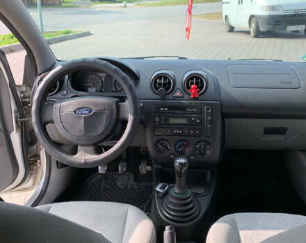Серый Форд Фиеста, объемом двигателя 1.25 л и пробегом 290 тыс. км за 3600 $, фото 6 на Automoto.ua