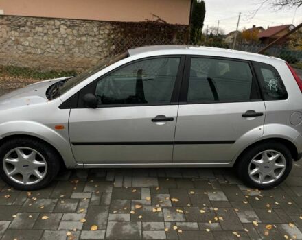 Серый Форд Фиеста, объемом двигателя 1.3 л и пробегом 187 тыс. км за 3400 $, фото 2 на Automoto.ua