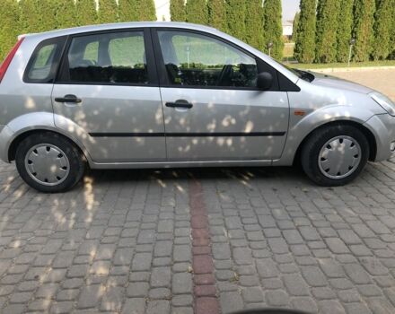 Серый Форд Фиеста, объемом двигателя 1.4 л и пробегом 174 тыс. км за 3500 $, фото 3 на Automoto.ua