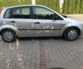 Серый Форд Фиеста, объемом двигателя 1.4 л и пробегом 174 тыс. км за 3500 $, фото 3 на Automoto.ua