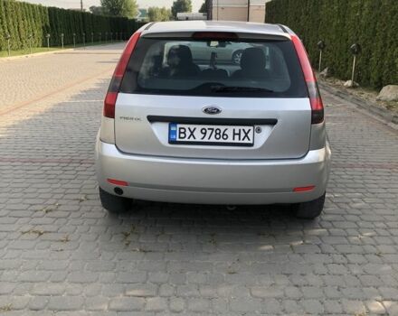 Серый Форд Фиеста, объемом двигателя 1.4 л и пробегом 174 тыс. км за 3500 $, фото 1 на Automoto.ua