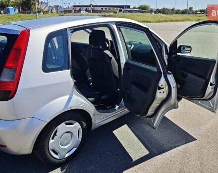 Серый Форд Фиеста, объемом двигателя 1.3 л и пробегом 205 тыс. км за 3500 $, фото 4 на Automoto.ua