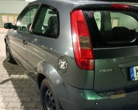 Сірий Форд Фієста, об'ємом двигуна 1.4 л та пробігом 300 тис. км за 888 $, фото 3 на Automoto.ua