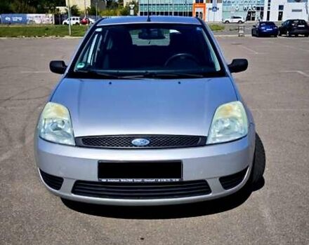 Серый Форд Фиеста, объемом двигателя 1.3 л и пробегом 205 тыс. км за 3500 $, фото 5 на Automoto.ua