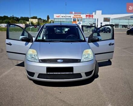 Серый Форд Фиеста, объемом двигателя 1.3 л и пробегом 205 тыс. км за 3500 $, фото 6 на Automoto.ua