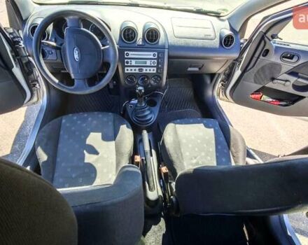 Серый Форд Фиеста, объемом двигателя 1.3 л и пробегом 205 тыс. км за 3500 $, фото 11 на Automoto.ua