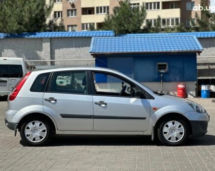 Сірий Форд Фієста, об'ємом двигуна 1.4 л та пробігом 214 тис. км за 4490 $, фото 3 на Automoto.ua