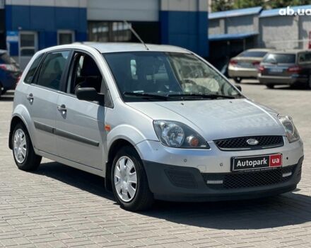 Сірий Форд Фієста, об'ємом двигуна 1.4 л та пробігом 214 тис. км за 4490 $, фото 2 на Automoto.ua