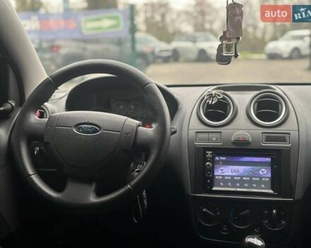 Серый Форд Фиеста, объемом двигателя 1.4 л и пробегом 298 тыс. км за 3850 $, фото 12 на Automoto.ua