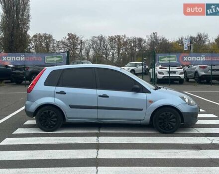 Серый Форд Фиеста, объемом двигателя 1.4 л и пробегом 298 тыс. км за 3850 $, фото 3 на Automoto.ua