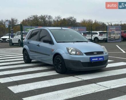 Серый Форд Фиеста, объемом двигателя 1.4 л и пробегом 298 тыс. км за 3850 $, фото 2 на Automoto.ua