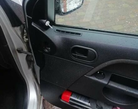 Сірий Форд Фієста, об'ємом двигуна 1.4 л та пробігом 200 тис. км за 4450 $, фото 13 на Automoto.ua