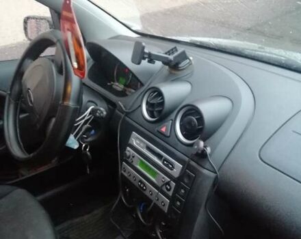 Сірий Форд Фієста, об'ємом двигуна 1.4 л та пробігом 200 тис. км за 4450 $, фото 12 на Automoto.ua