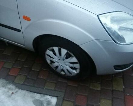 Сірий Форд Фієста, об'ємом двигуна 1.4 л та пробігом 200 тис. км за 4450 $, фото 3 на Automoto.ua