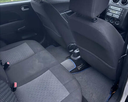 Серый Форд Фиеста, объемом двигателя 0 л и пробегом 190 тыс. км за 3700 $, фото 14 на Automoto.ua