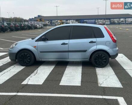 Серый Форд Фиеста, объемом двигателя 1.4 л и пробегом 298 тыс. км за 3850 $, фото 7 на Automoto.ua