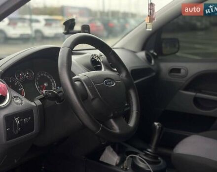 Серый Форд Фиеста, объемом двигателя 1.4 л и пробегом 298 тыс. км за 3850 $, фото 9 на Automoto.ua