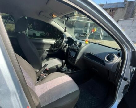 Серый Форд Фиеста, объемом двигателя 1.4 л и пробегом 298 тыс. км за 3800 $, фото 2 на Automoto.ua