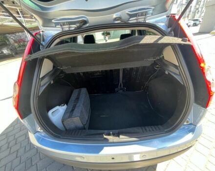 Серый Форд Фиеста, объемом двигателя 1.4 л и пробегом 298 тыс. км за 3800 $, фото 5 на Automoto.ua