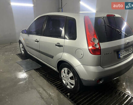 Серый Форд Фиеста, объемом двигателя 1.24 л и пробегом 350 тыс. км за 2999 $, фото 5 на Automoto.ua