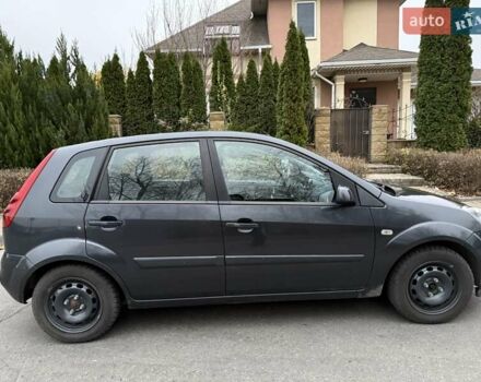 Сірий Форд Фієста, об'ємом двигуна 1.3 л та пробігом 185 тис. км за 4500 $, фото 2 на Automoto.ua