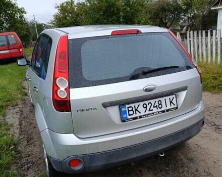Сірий Форд Фієста, об'ємом двигуна 1.3 л та пробігом 145 тис. км за 3400 $, фото 3 на Automoto.ua