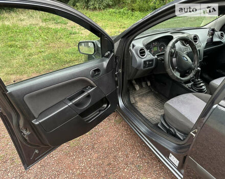 Серый Форд Фиеста, объемом двигателя 1.3 л и пробегом 177 тыс. км за 4200 $, фото 13 на Automoto.ua