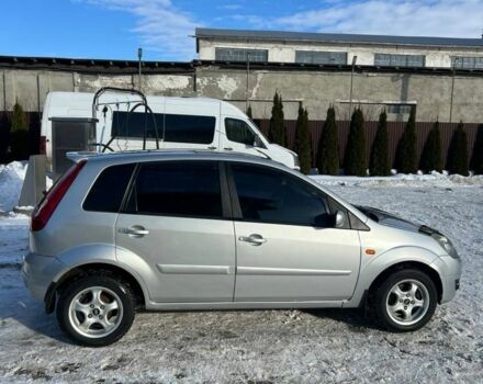 Серый Форд Фиеста, объемом двигателя 1.3 л и пробегом 244 тыс. км за 4000 $, фото 2 на Automoto.ua