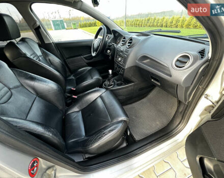Серый Форд Фиеста, объемом двигателя 1.4 л и пробегом 202 тыс. км за 4850 $, фото 16 на Automoto.ua