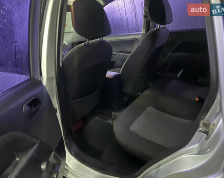 Серый Форд Фиеста, объемом двигателя 1.24 л и пробегом 350 тыс. км за 2999 $, фото 8 на Automoto.ua