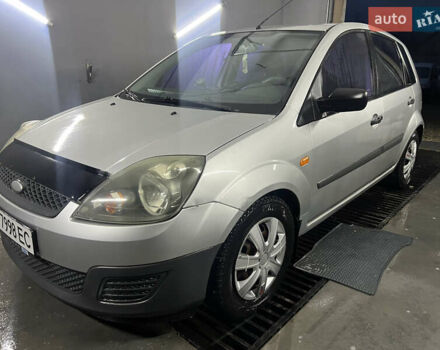 Серый Форд Фиеста, объемом двигателя 1.24 л и пробегом 350 тыс. км за 2999 $, фото 1 на Automoto.ua
