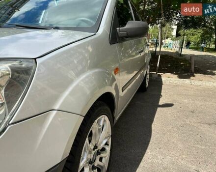 Сірий Форд Фієста, об'ємом двигуна 1.39 л та пробігом 183 тис. км за 5500 $, фото 24 на Automoto.ua