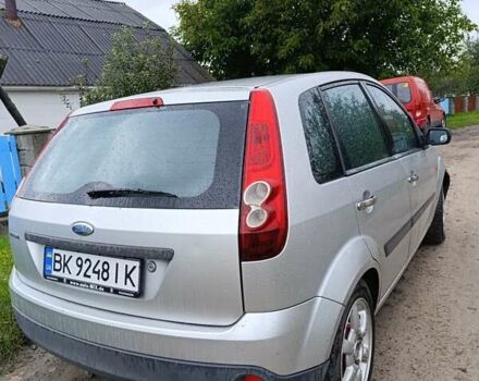 Сірий Форд Фієста, об'ємом двигуна 1.3 л та пробігом 145 тис. км за 3400 $, фото 1 на Automoto.ua