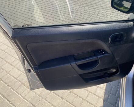 Серый Форд Фиеста, объемом двигателя 1.4 л и пробегом 250 тыс. км за 4199 $, фото 11 на Automoto.ua