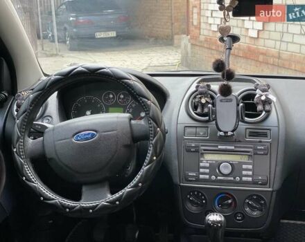 Серый Форд Фиеста, объемом двигателя 1.2 л и пробегом 212 тыс. км за 3800 $, фото 17 на Automoto.ua