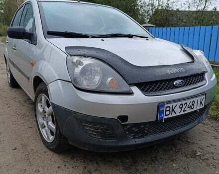 Сірий Форд Фієста, об'ємом двигуна 1.3 л та пробігом 145 тис. км за 3400 $, фото 2 на Automoto.ua