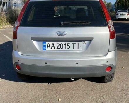 Серый Форд Фиеста, объемом двигателя 1.39 л и пробегом 145 тыс. км за 3500 $, фото 3 на Automoto.ua