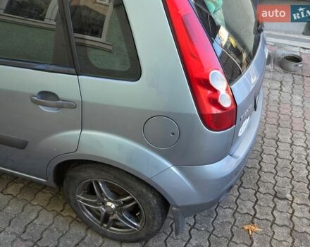 Серый Форд Фиеста, объемом двигателя 1.39 л и пробегом 240 тыс. км за 2200 $, фото 12 на Automoto.ua