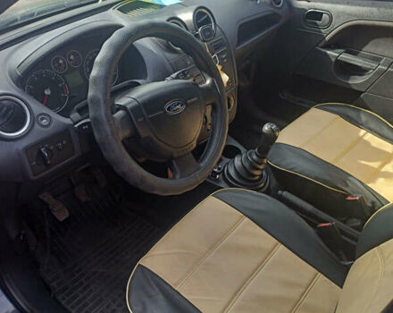 Серый Форд Фиеста, объемом двигателя 1.39 л и пробегом 270 тыс. км за 4200 $, фото 7 на Automoto.ua