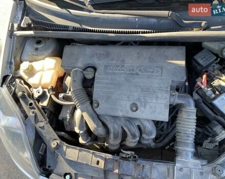 Серый Форд Фиеста, объемом двигателя 1.39 л и пробегом 145 тыс. км за 3500 $, фото 6 на Automoto.ua