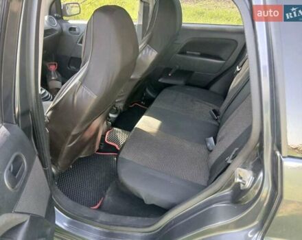 Сірий Форд Фієста, об'ємом двигуна 1.39 л та пробігом 180 тис. км за 3700 $, фото 6 на Automoto.ua