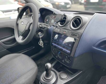 Серый Форд Фиеста, объемом двигателя 1.4 л и пробегом 160 тыс. км за 4200 $, фото 5 на Automoto.ua