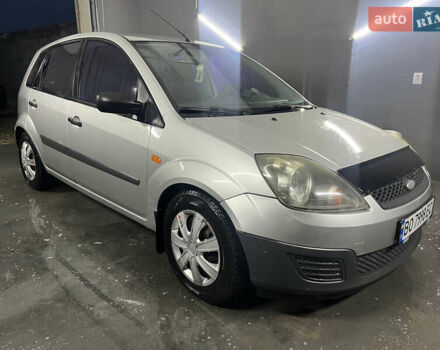 Серый Форд Фиеста, объемом двигателя 1.24 л и пробегом 350 тыс. км за 2999 $, фото 2 на Automoto.ua