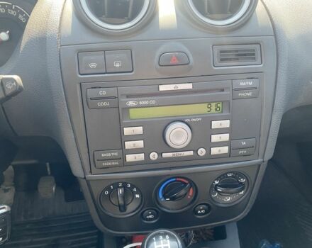 Серый Форд Фиеста, объемом двигателя 1.4 л и пробегом 250 тыс. км за 4199 $, фото 13 на Automoto.ua