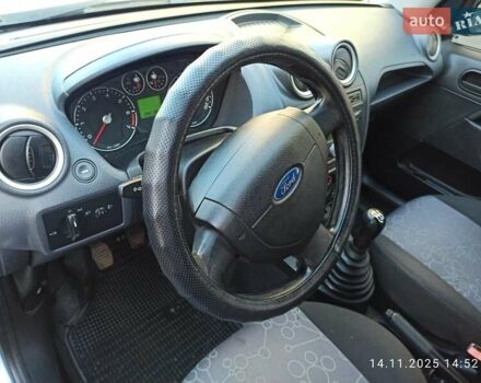 Серый Форд Фиеста, объемом двигателя 1.3 л и пробегом 88 тыс. км за 4400 $, фото 10 на Automoto.ua