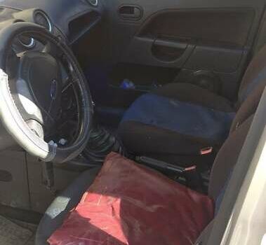 Серый Форд Фиеста, объемом двигателя 1.4 л и пробегом 160 тыс. км за 3000 $, фото 1 на Automoto.ua