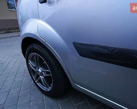 Серый Форд Фиеста, объемом двигателя 1.39 л и пробегом 133 тыс. км за 4000 $, фото 3 на Automoto.ua